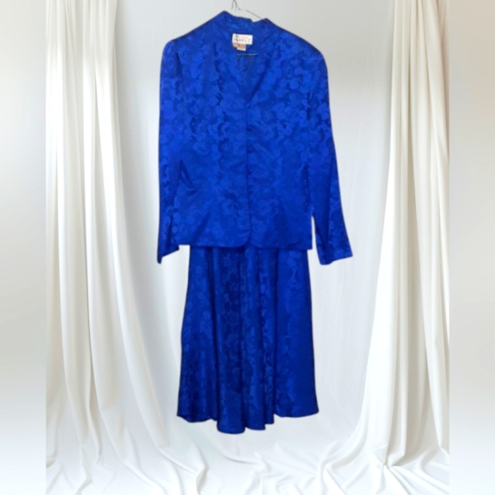 Gorgeous Royal Blue Adrianna Papell size 8 skirt and top
